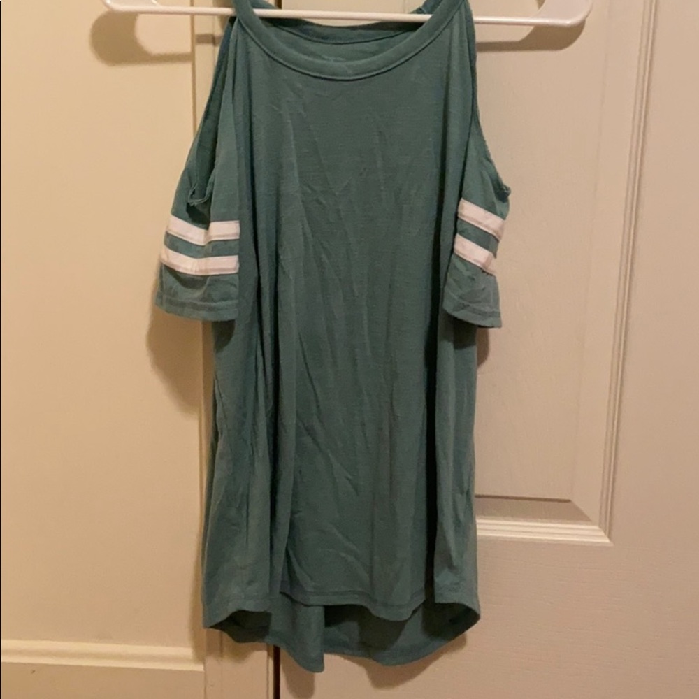 Women’s cold shoulder top